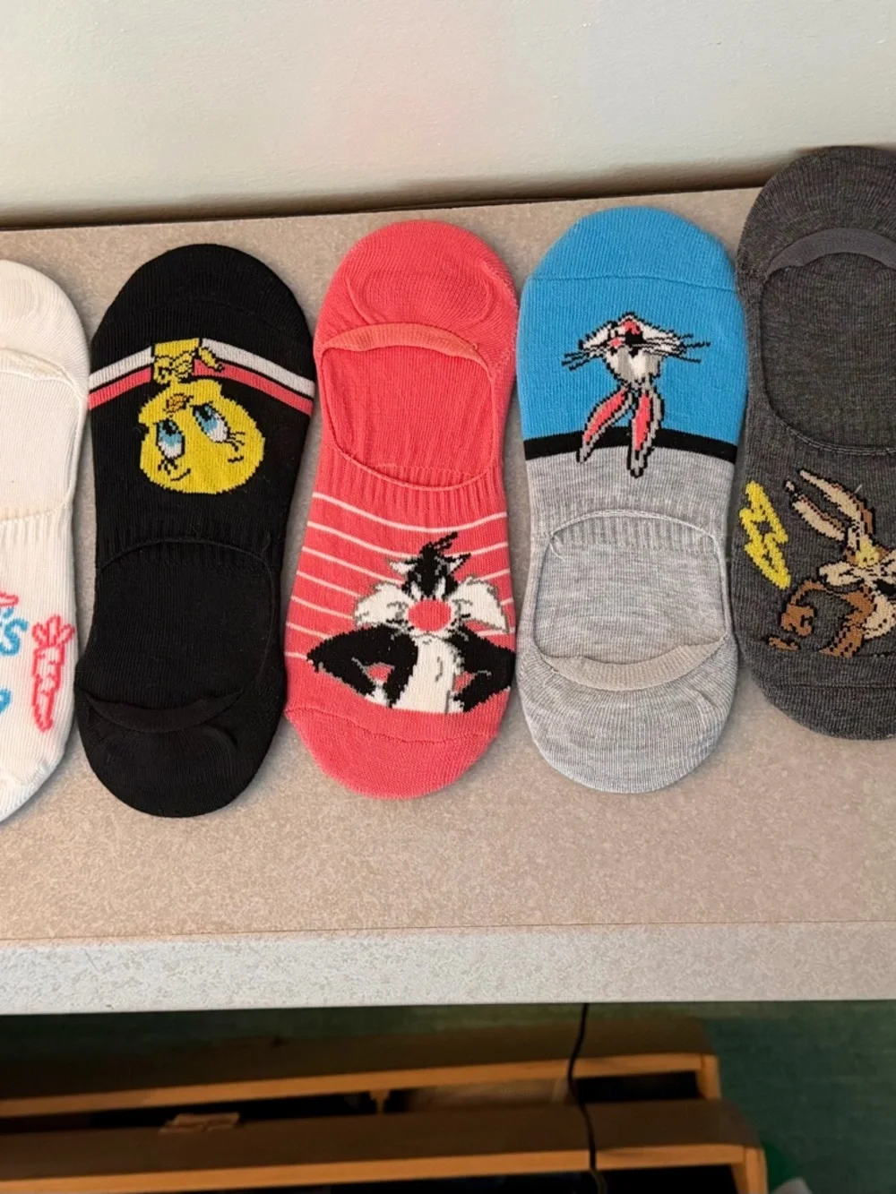 9-pairs Looney Tunes No-Show Socks Tweety, Bugs & Friends - Multi Color FUN
